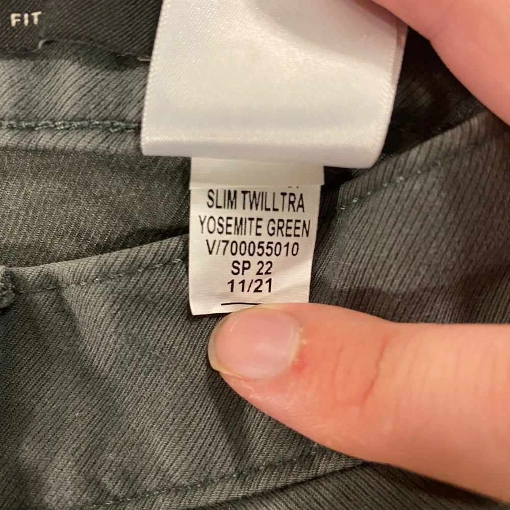Banana Republic Traveler Pants Mens 31x32 Yosemite Green Slim Fit Twill Chinos